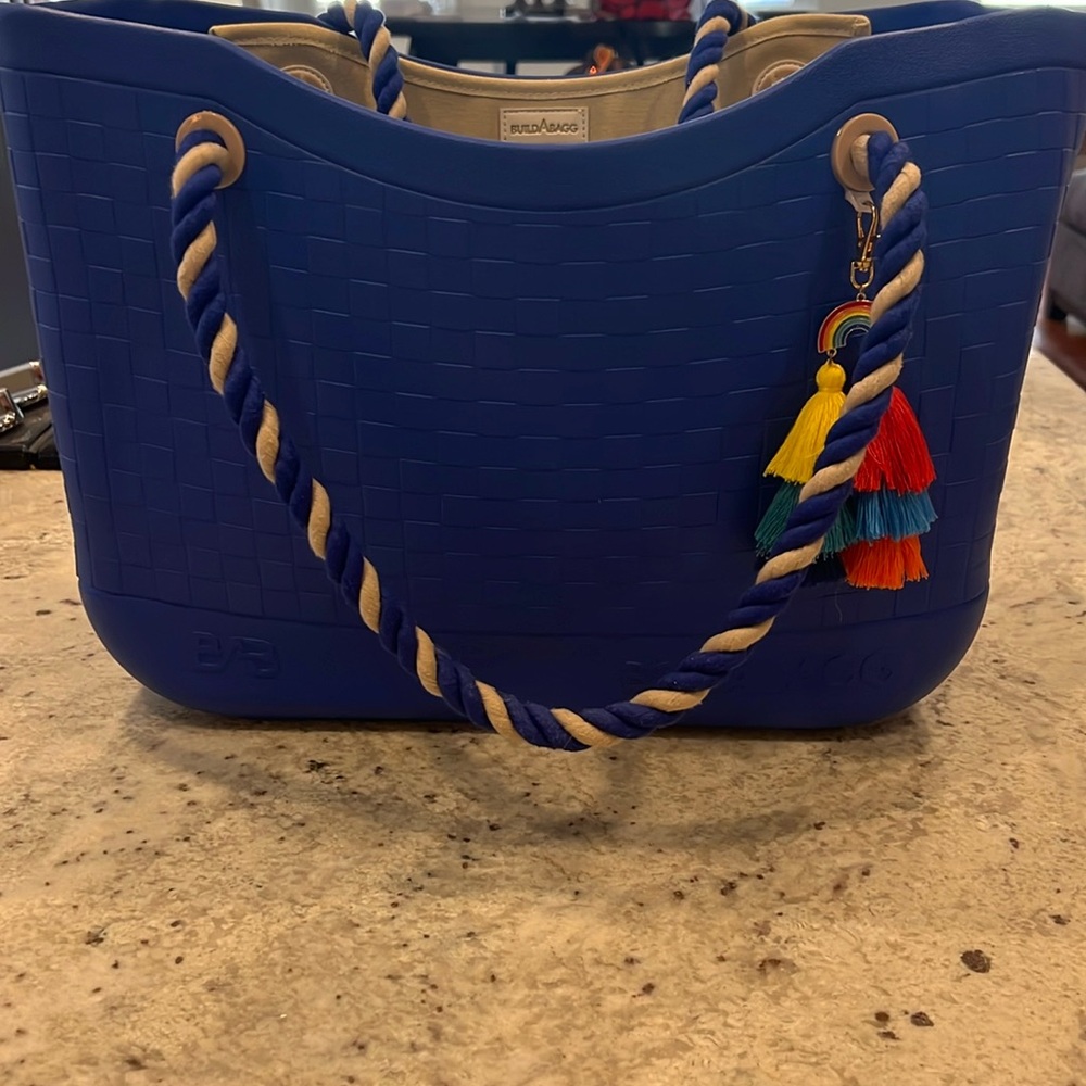 Blue Build A Bagg Rope bag with rainbow key chain.